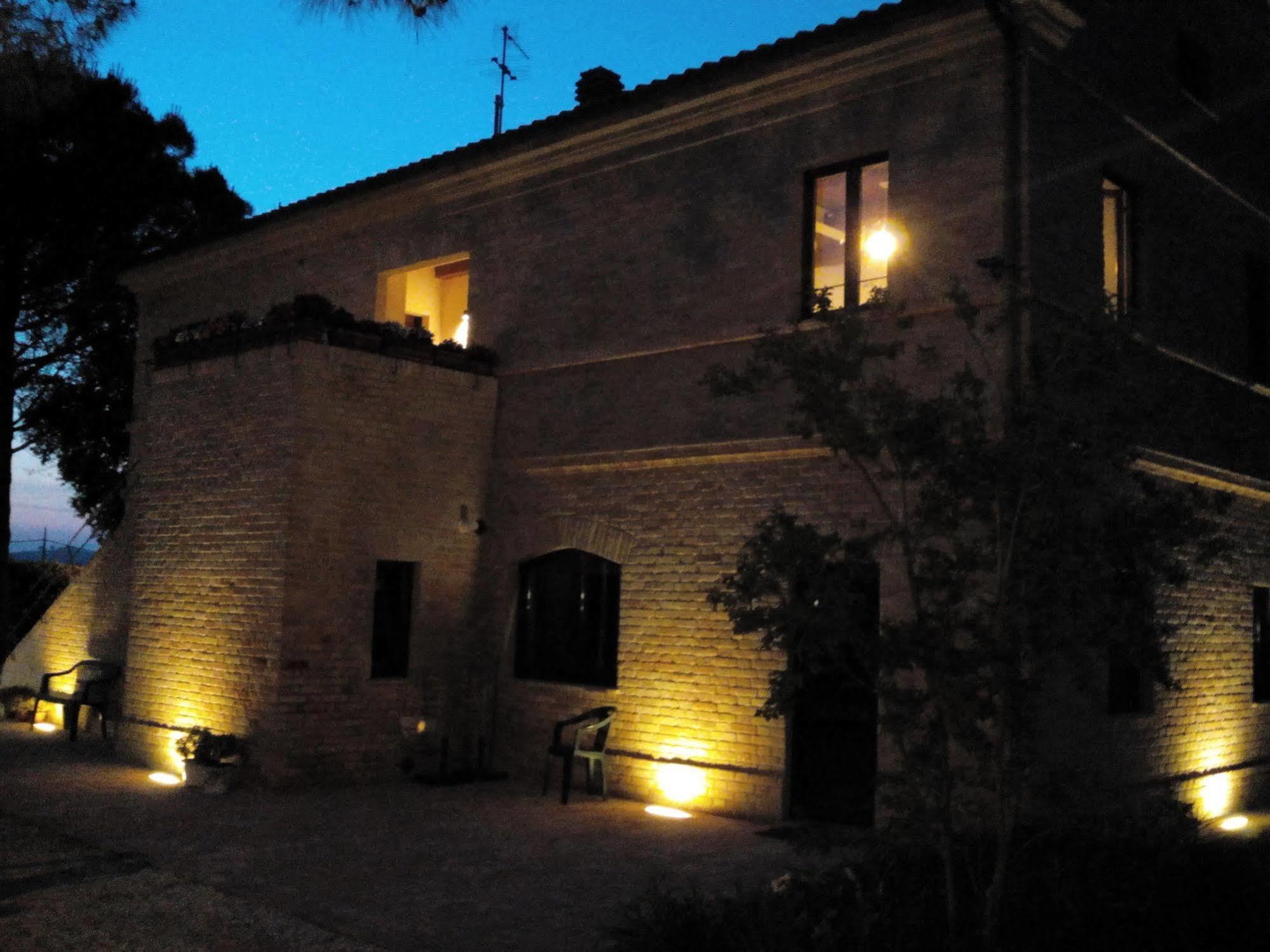 Gasthaus Agriturismo La Fonte Di San Girio Potenza Picena Exterior foto